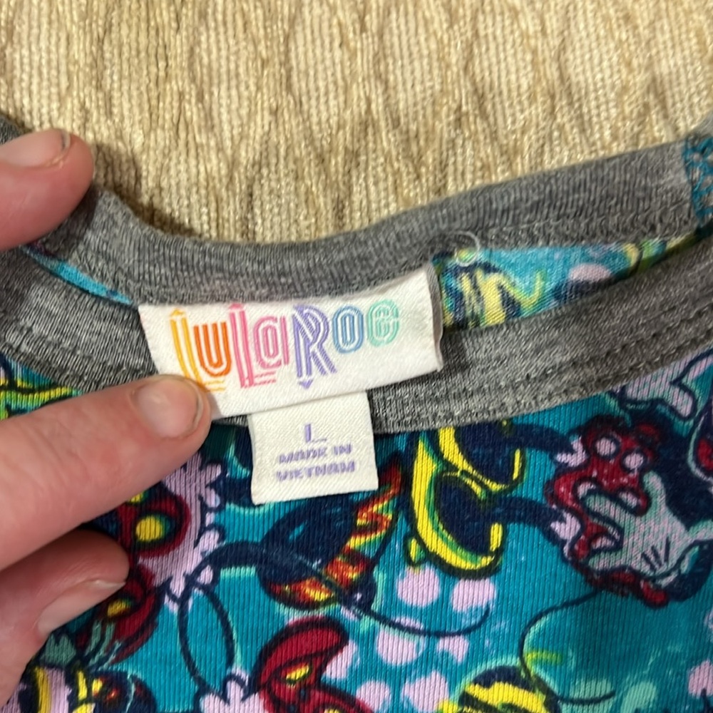 Colorful Patterned Raglan Sleeve Top - Picture 2 of 3